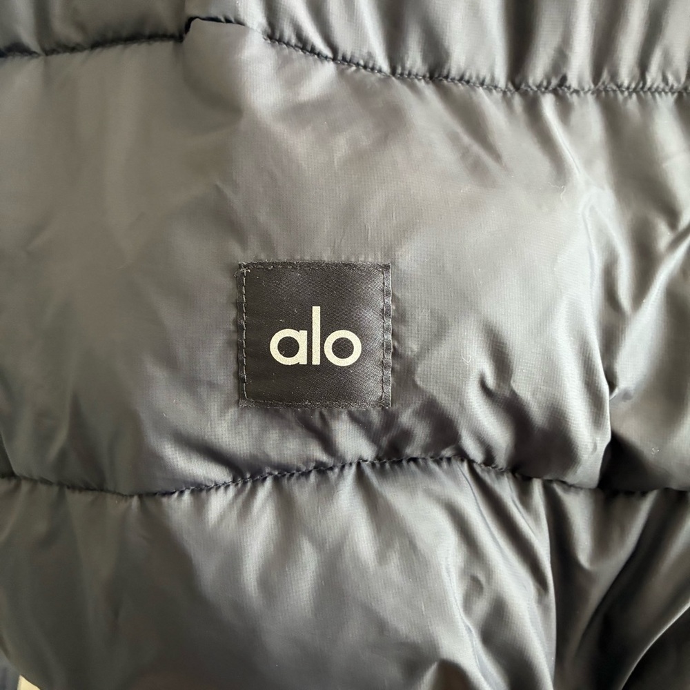 ALO Gold Rush Puffer Jacket - Picture 9 of 14